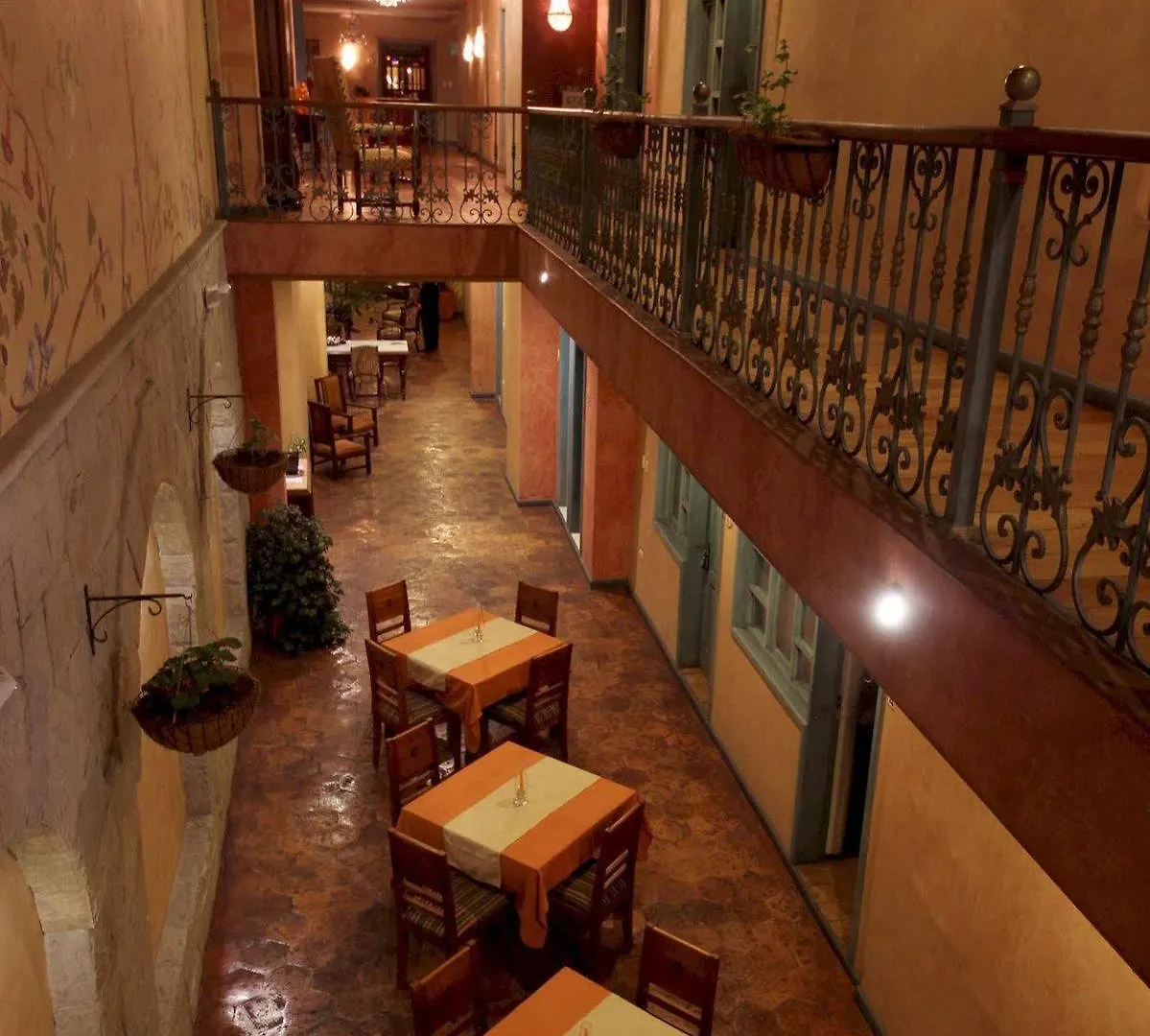 Hotel Ines Maria 昆卡 招待所